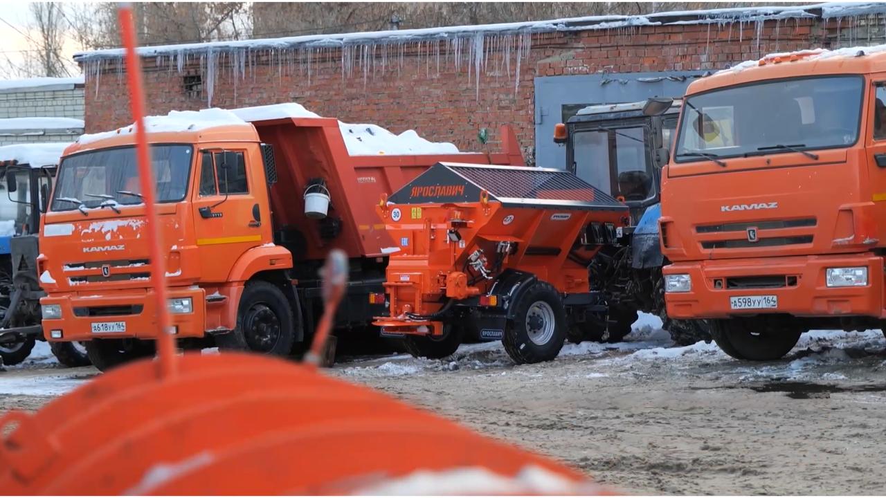 Зимой саратовские дороги будут обрабатывать реагентами за 50 миллионов рублей